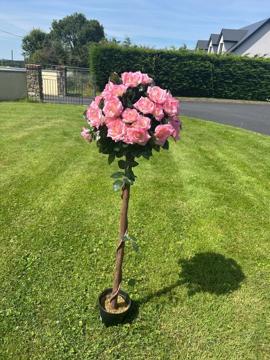Pair of decorative Fake Rose Trees - Image 1