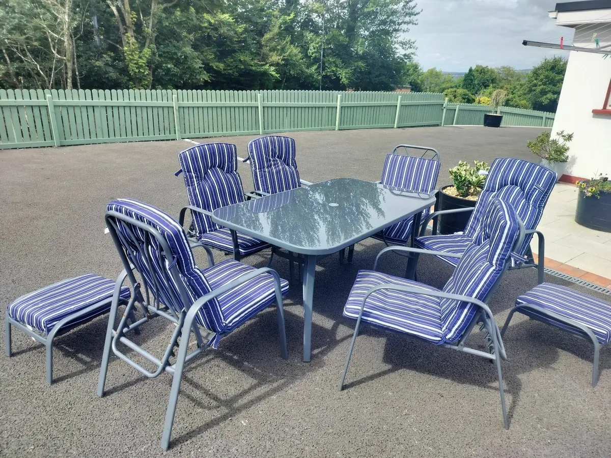 Garden furniture - Image 1