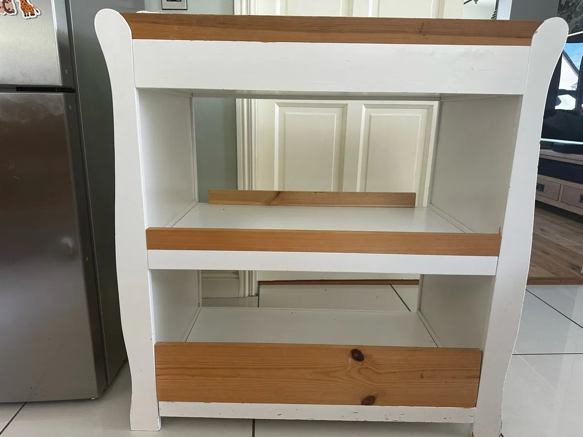 Changing table - Image 1