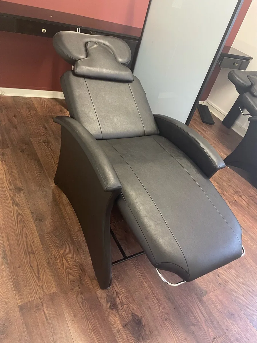 Salon beds - excellent condition - Image 1