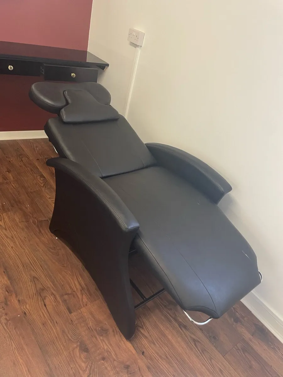 Salon beds - excellent condition - Image 2