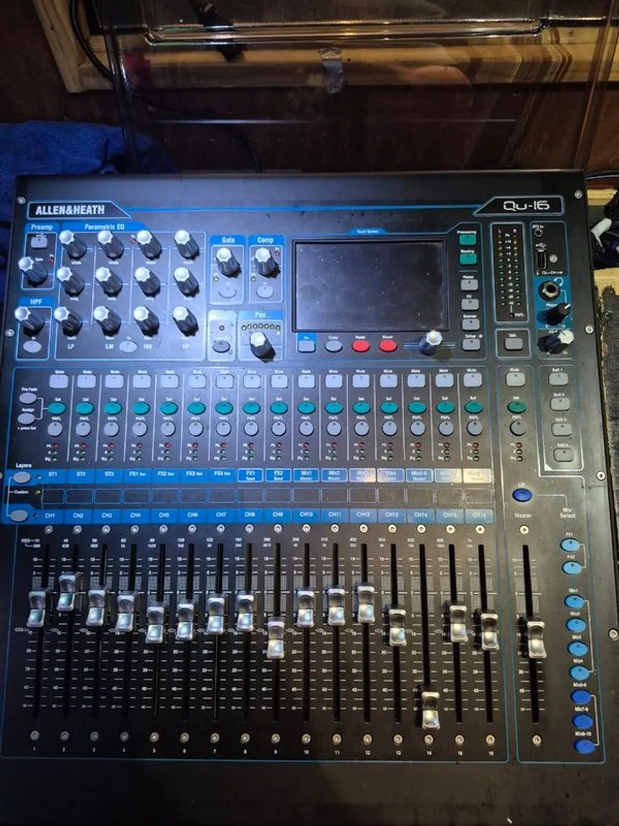 Allen & Heath QU16 CHROME Digital Mixer - Image 1
