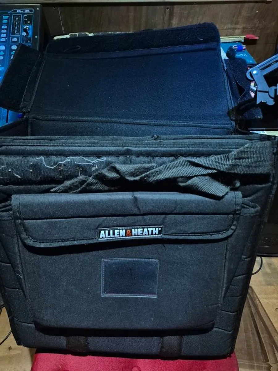 Allen & Heath QU16 CHROME Digital Mixer - Image 3