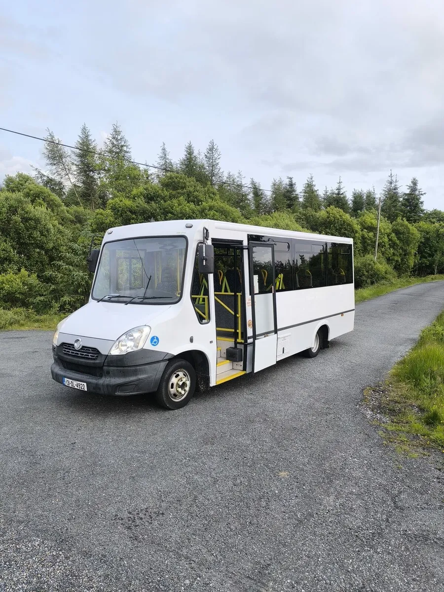 19 seater minibus - Image 1