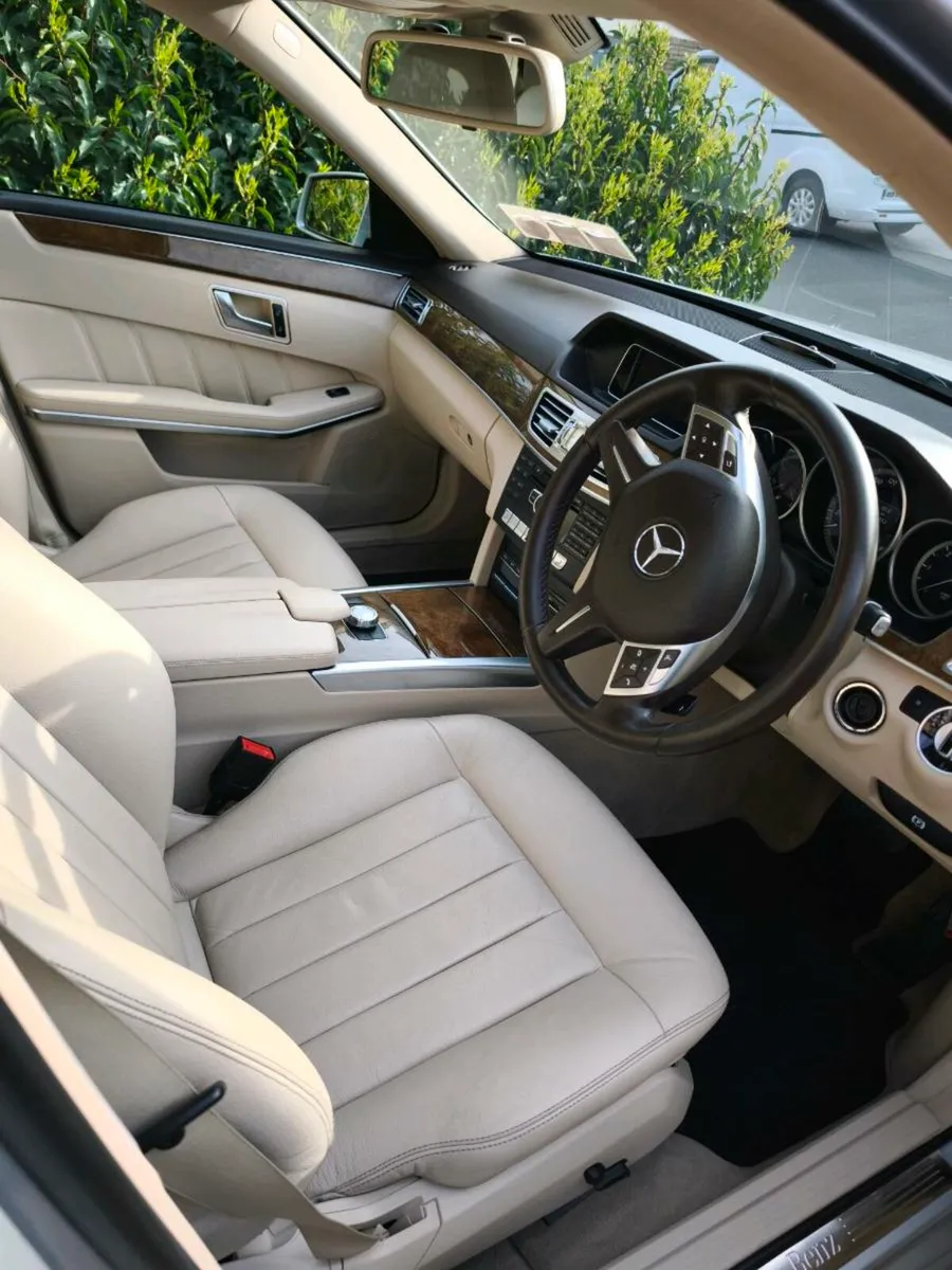 Mercedes benz - Image 4