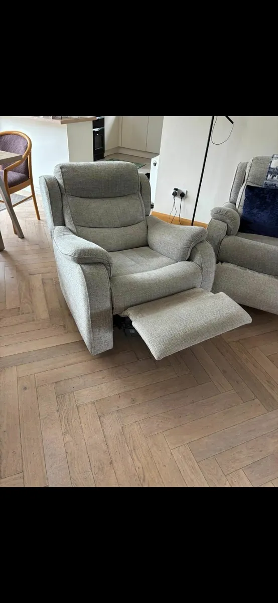 Parker knoll reclining sofas - Image 2