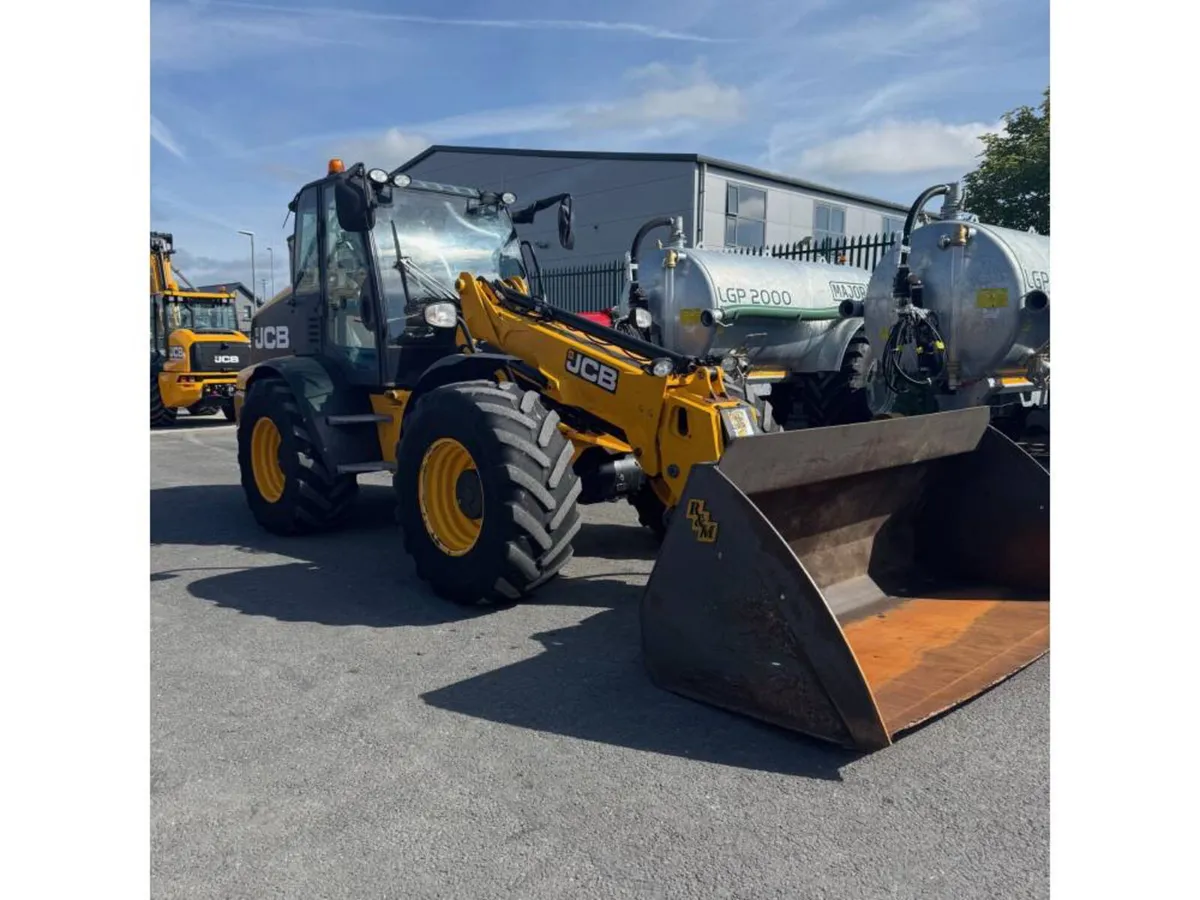JCB 320S PIVOT STEER - Image 1