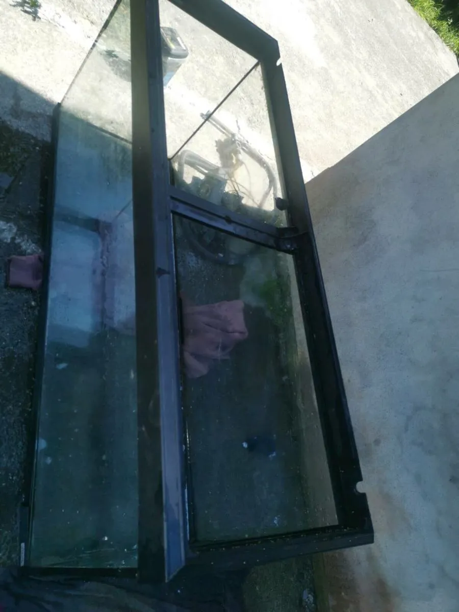 Two fish tanks - Image 1