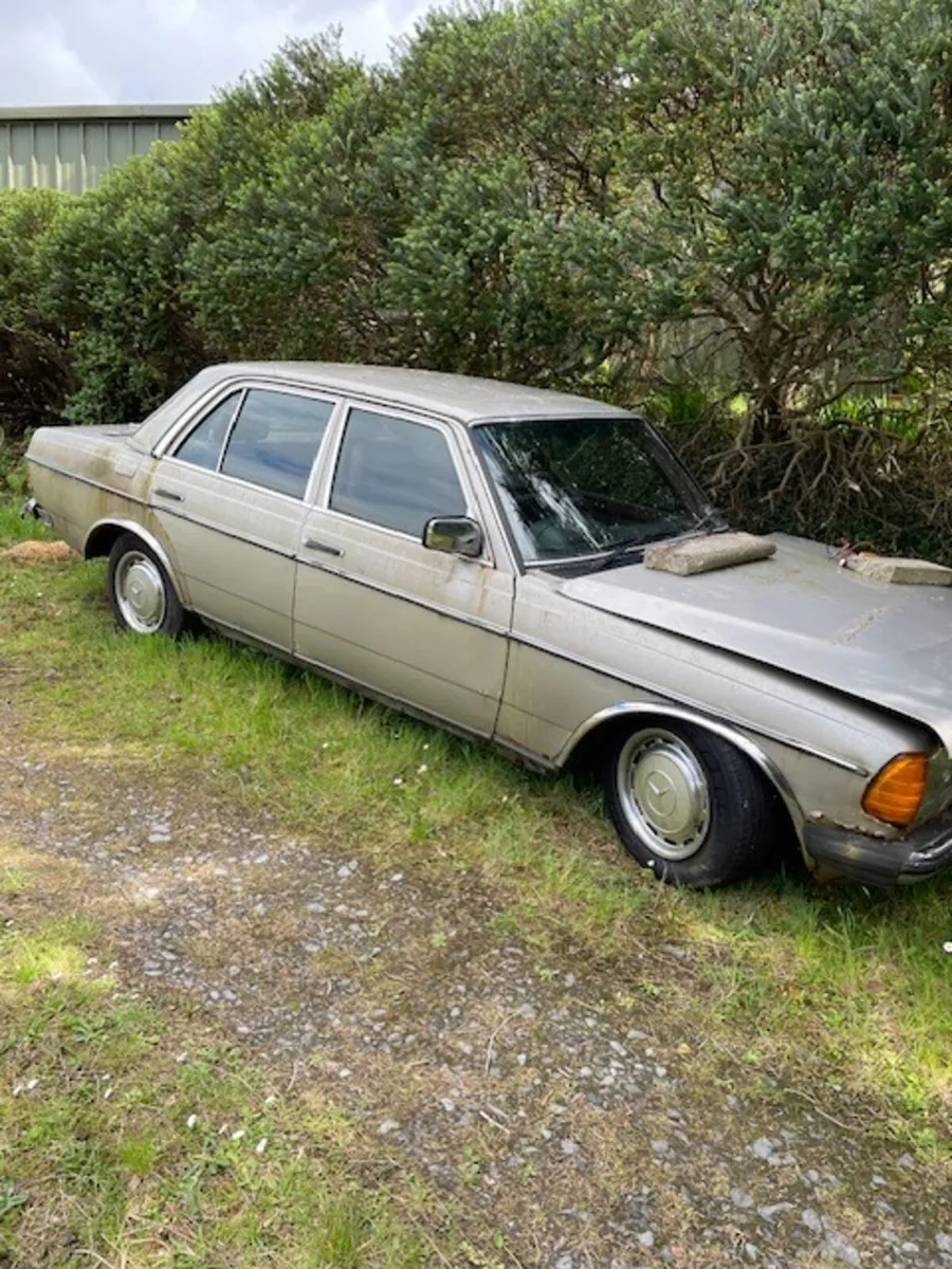 Mercedes 200 W123. For parts only - Image 2