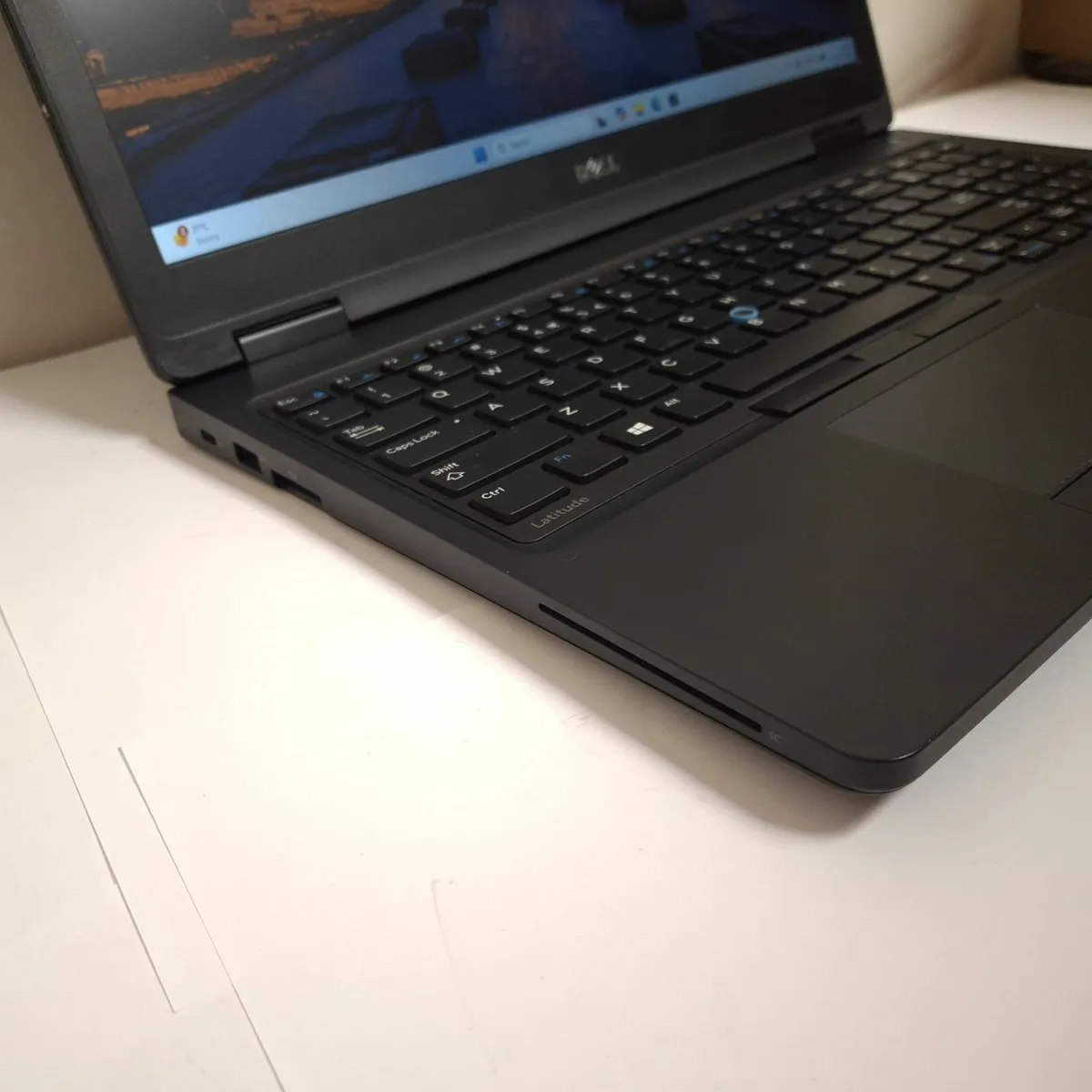 Dell Latitude 5580 | i5-6300U | 16GB RAM 15.6-inch - Image 2