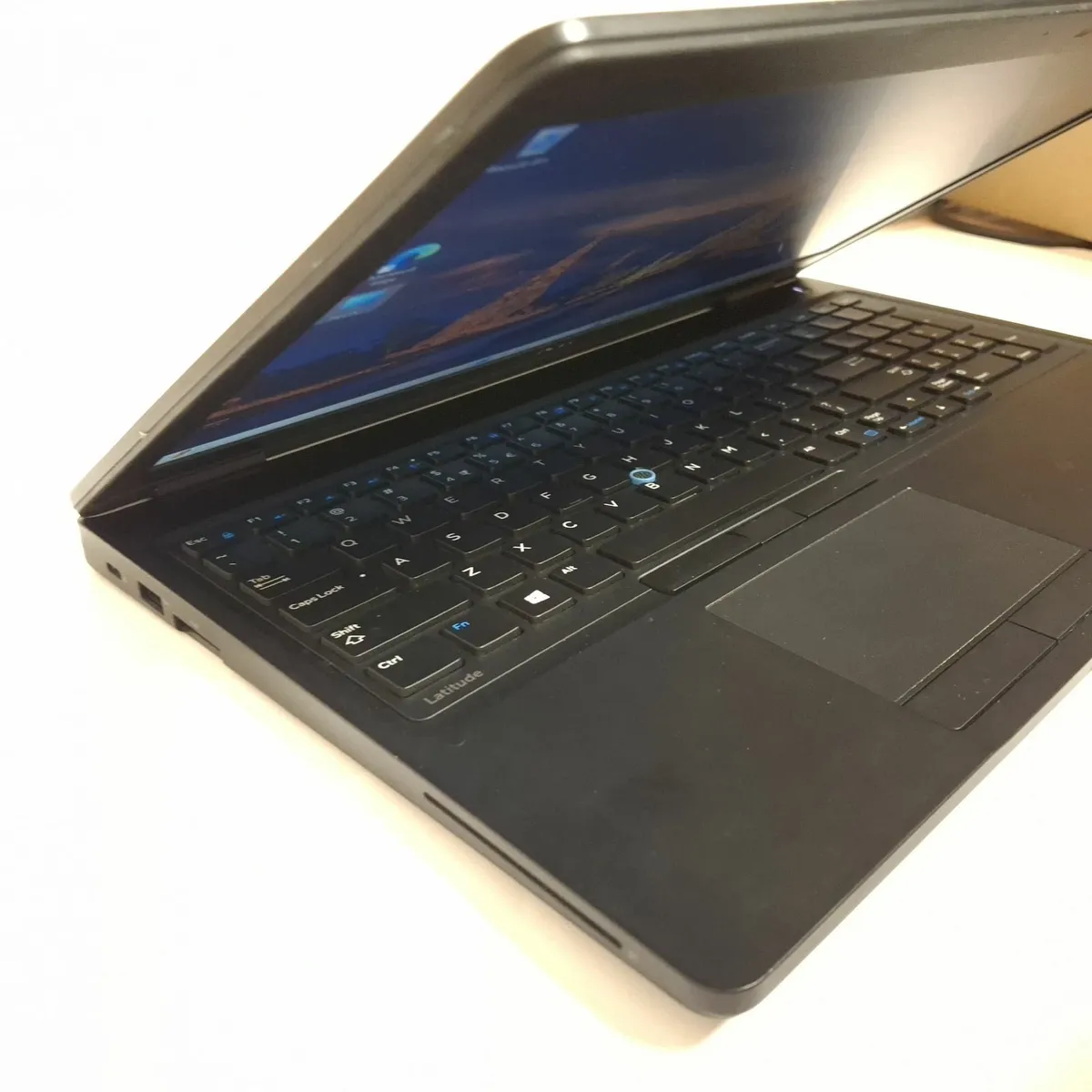 Dell Latitude 5580 | i5-6300U | 16GB RAM 15.6-inch - Image 4
