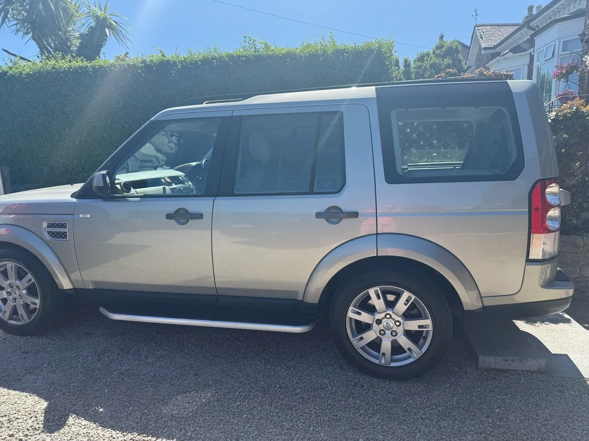 Land Rover Discovery 4 - Image 1