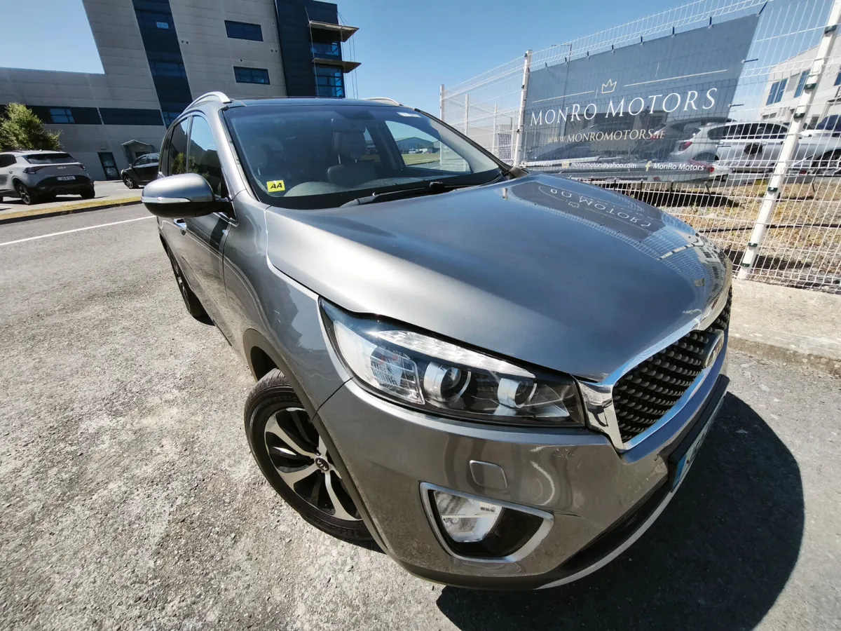 KIA SORENTO PLATINUM AWD 7 SEATER  AUTOMATIC - Image 4