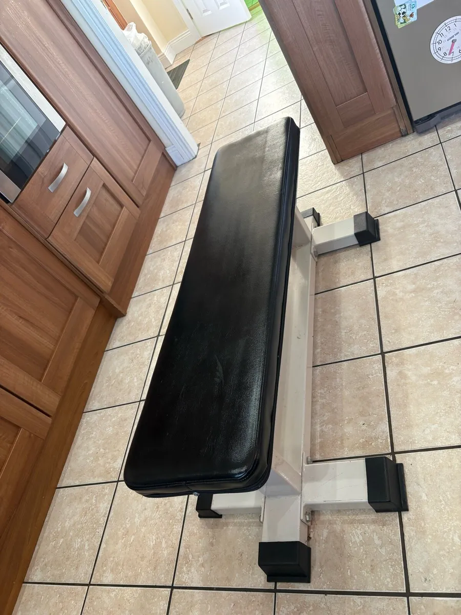 COMMERCIAL LARGE WEIGHTLIFTING BENCH. - Image 2