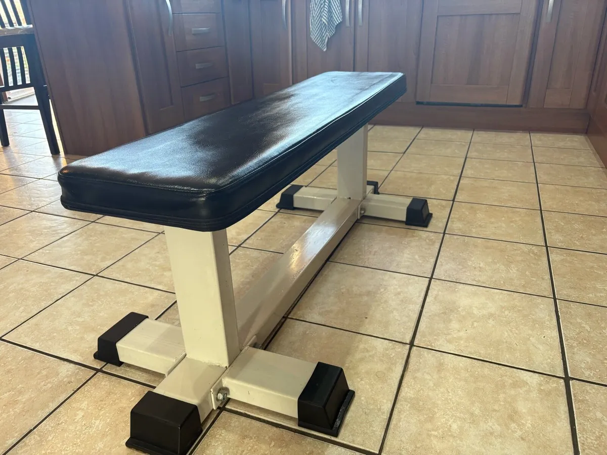 COMMERCIAL LARGE WEIGHTLIFTING BENCH. - Image 3