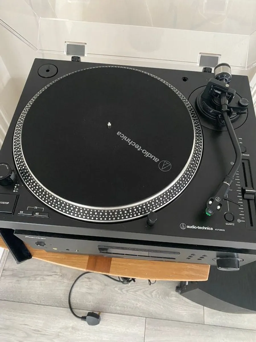 Audio techinca record player - Image 1