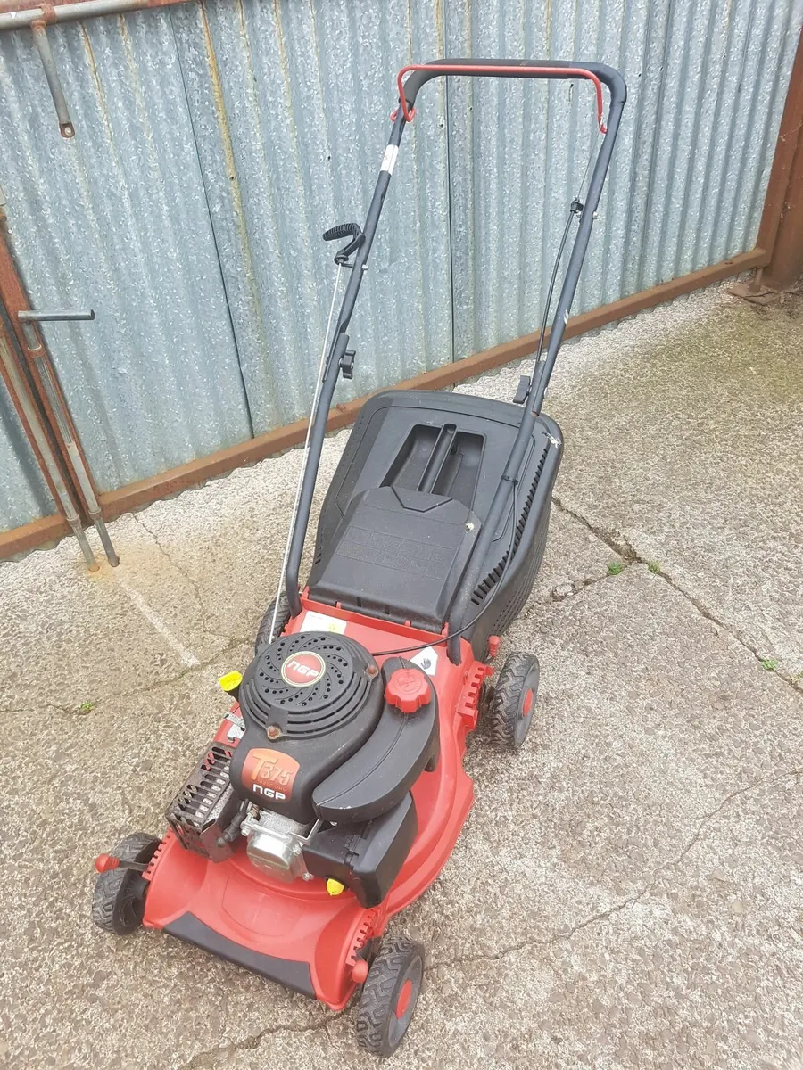 PUSH LAWNMOWER - FOR SALE - Image 1