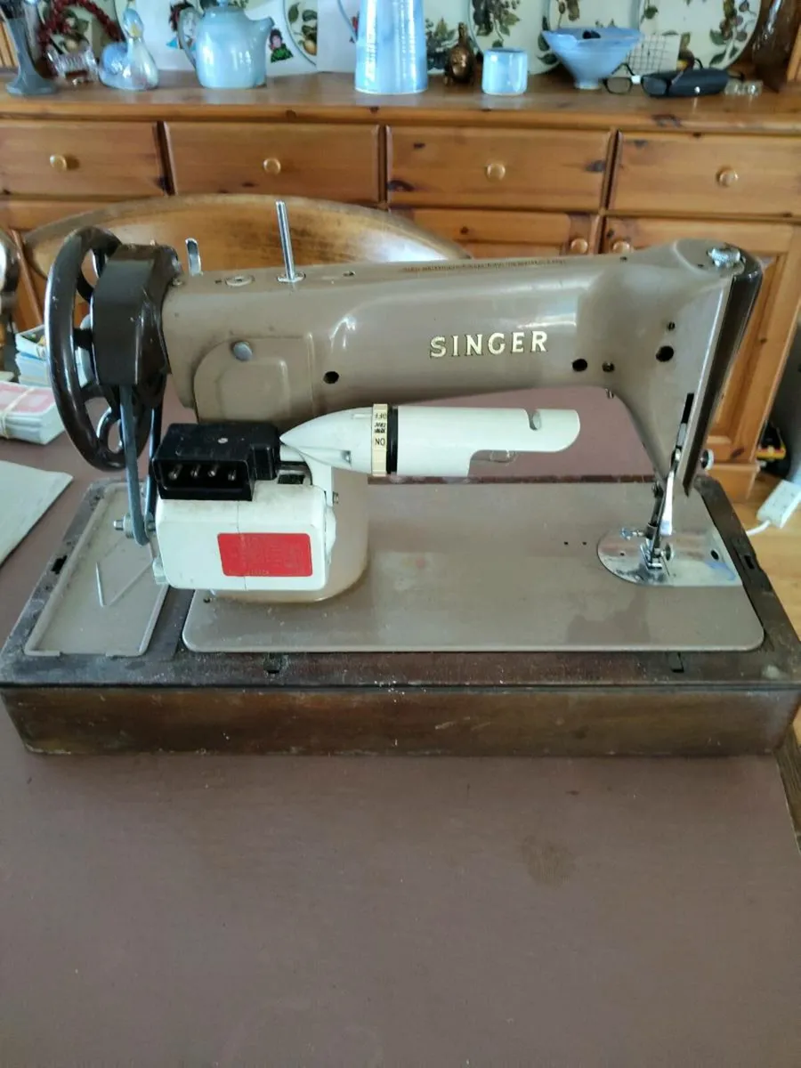 Vintage Singer Sewing Machine - Image 1