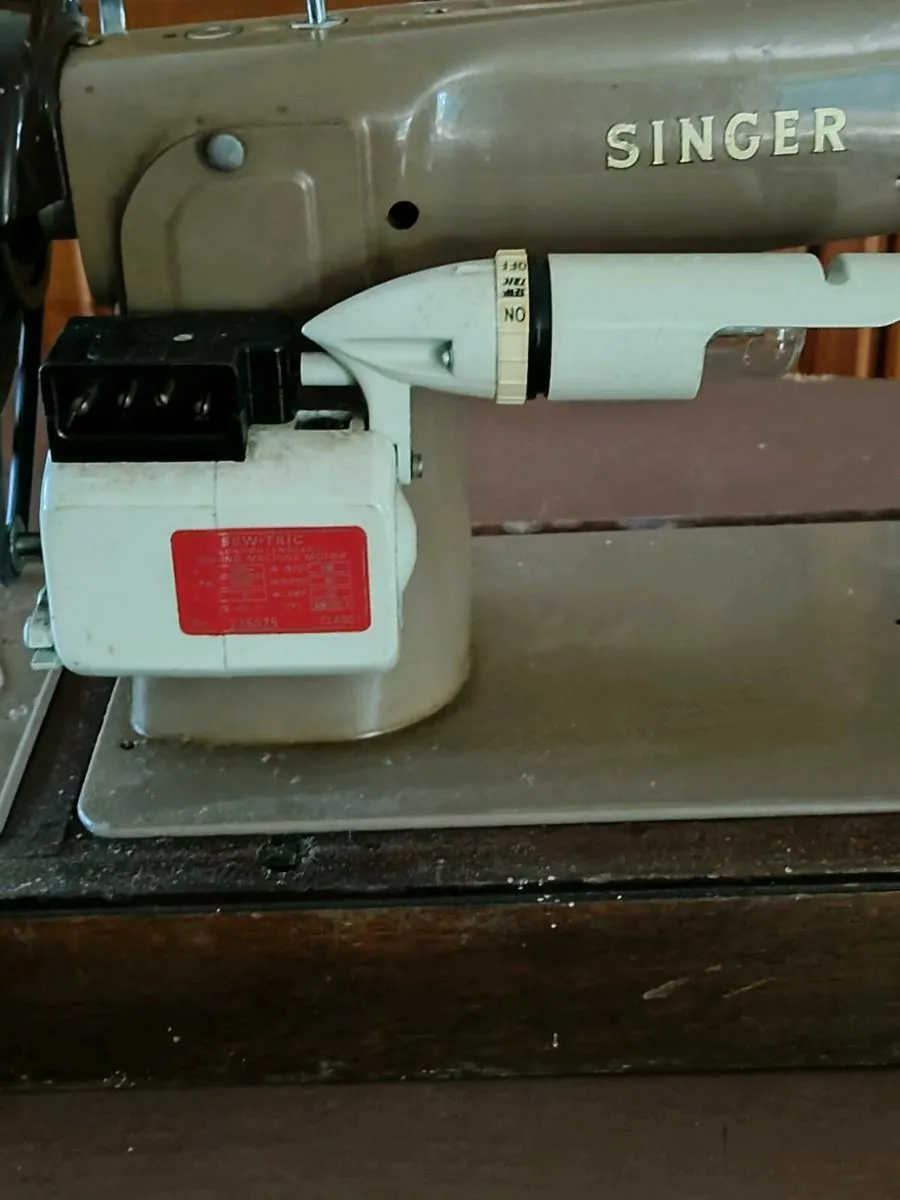 Vintage Singer Sewing Machine - Image 2