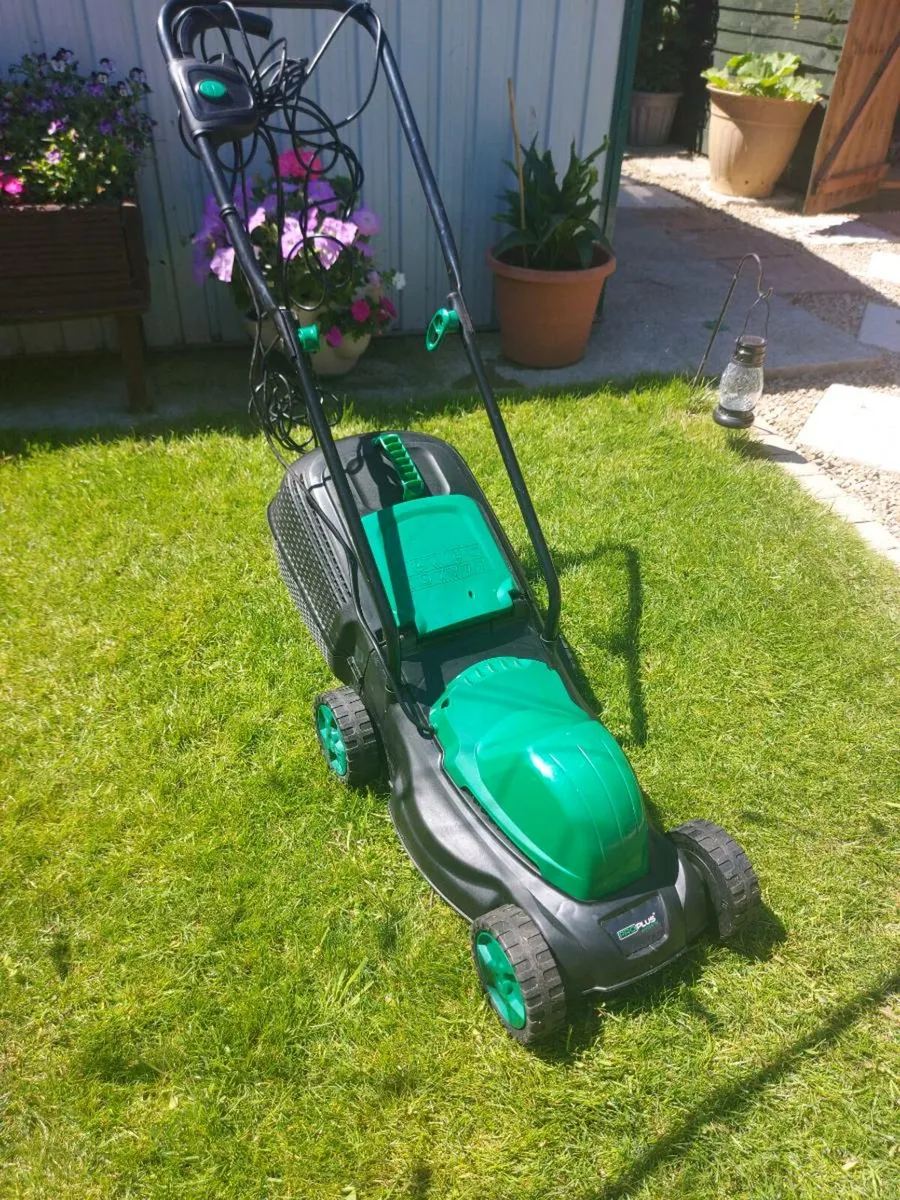 Electric lawnmower - Image 1