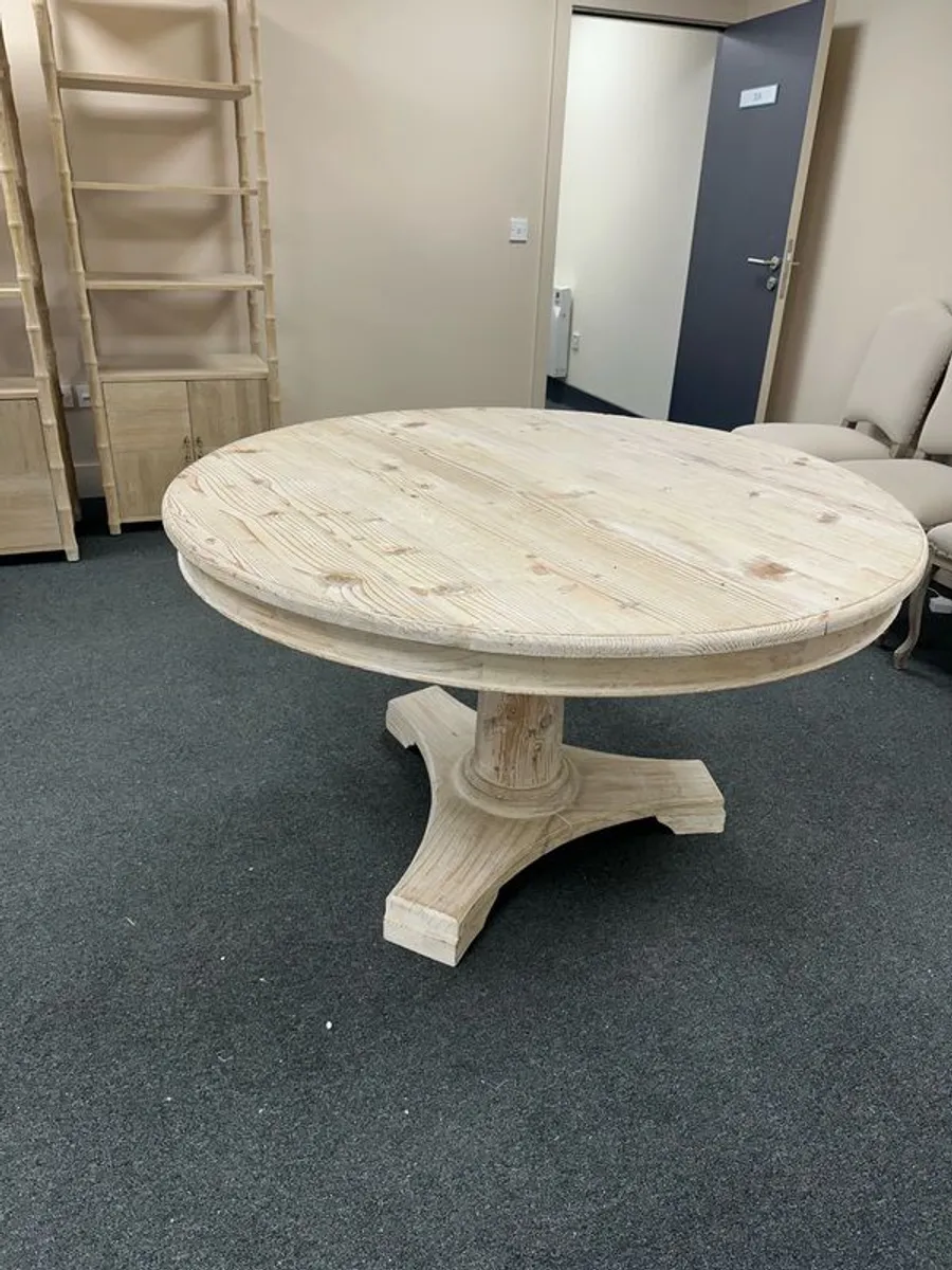 round wooden dining table - Image 1