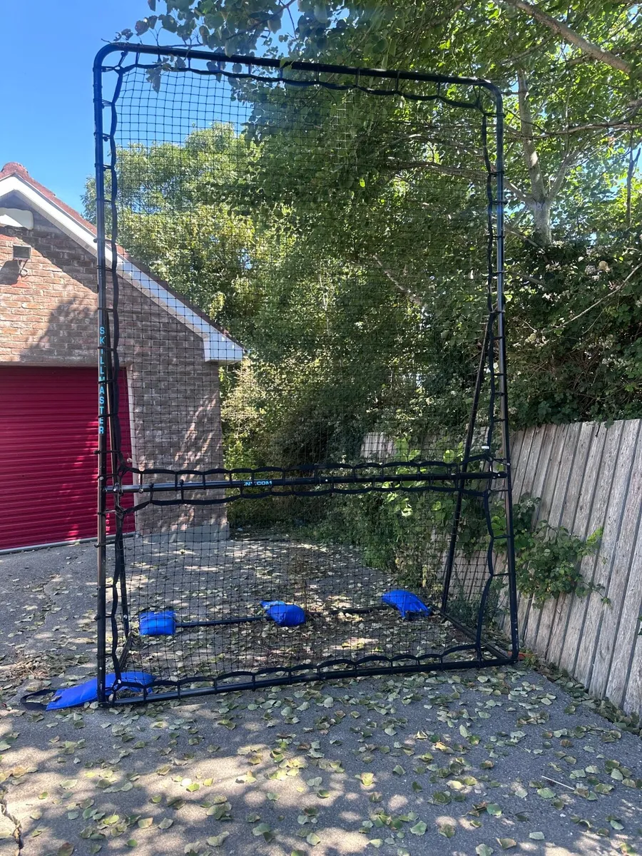 Hurling Rebounder - Image 1