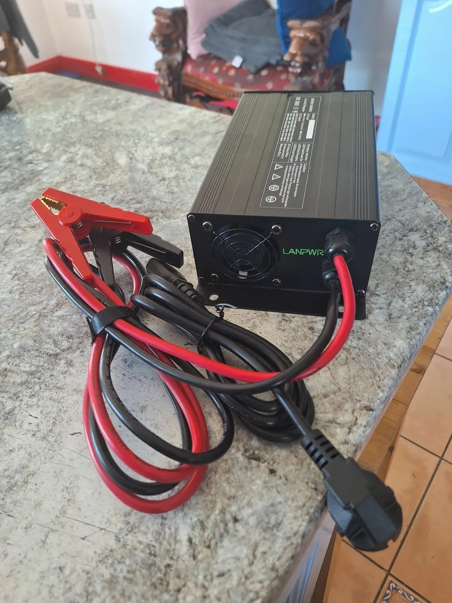 Battery charger - Image 1