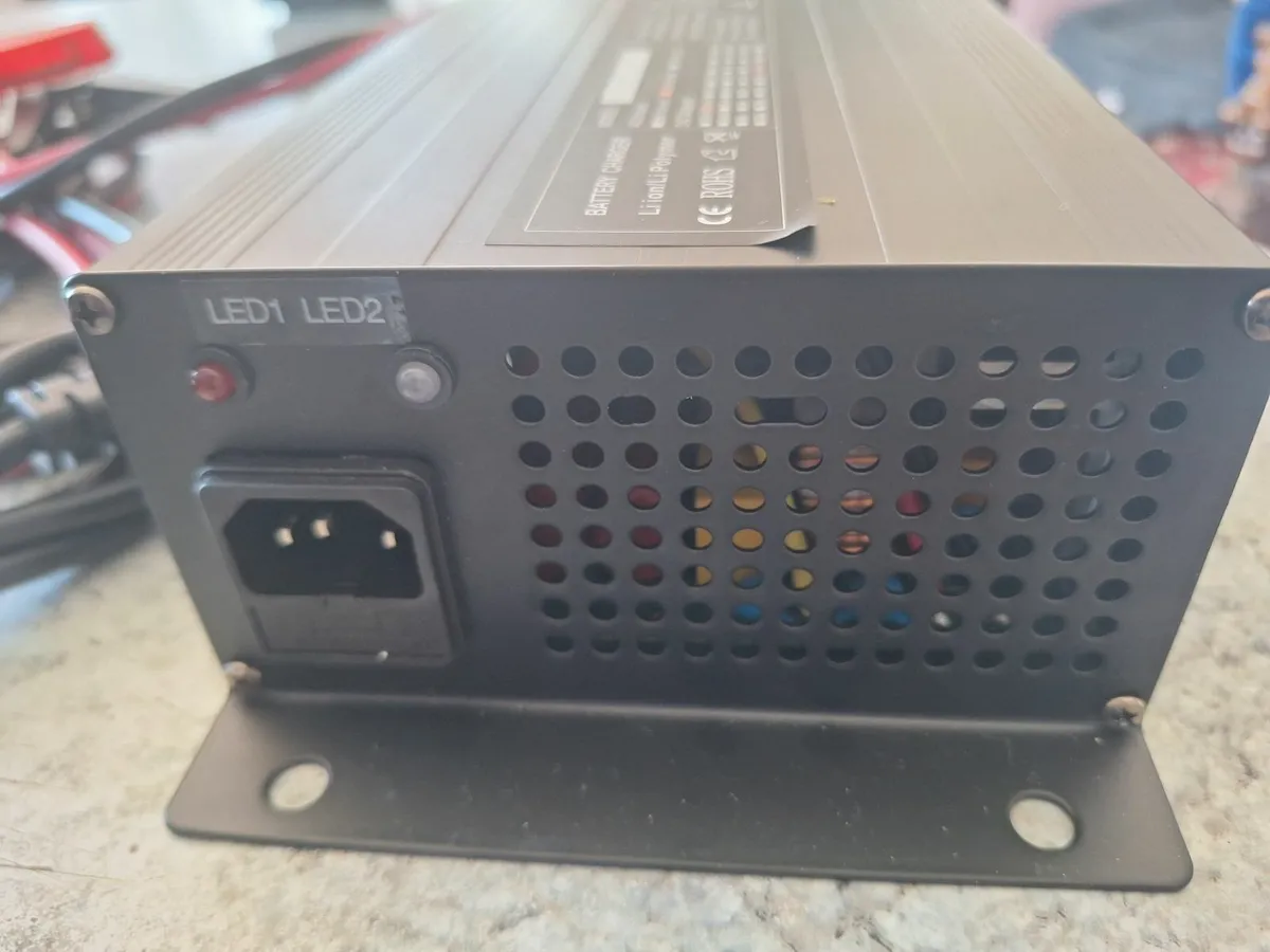 Battery charger - Image 2