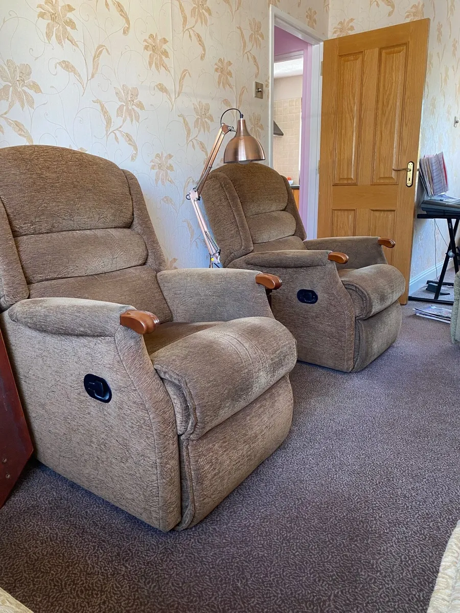 Recliners - Image 4