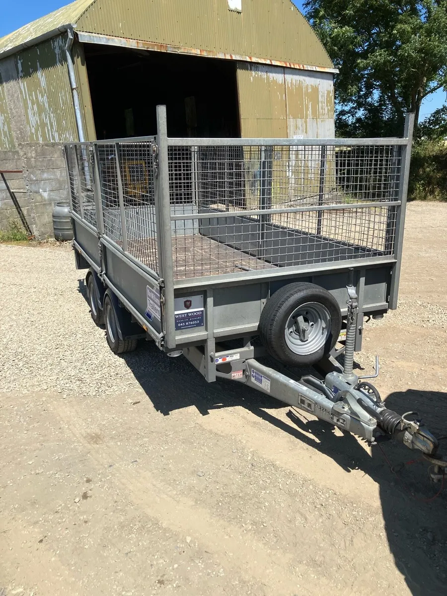 Trailer - Image 1