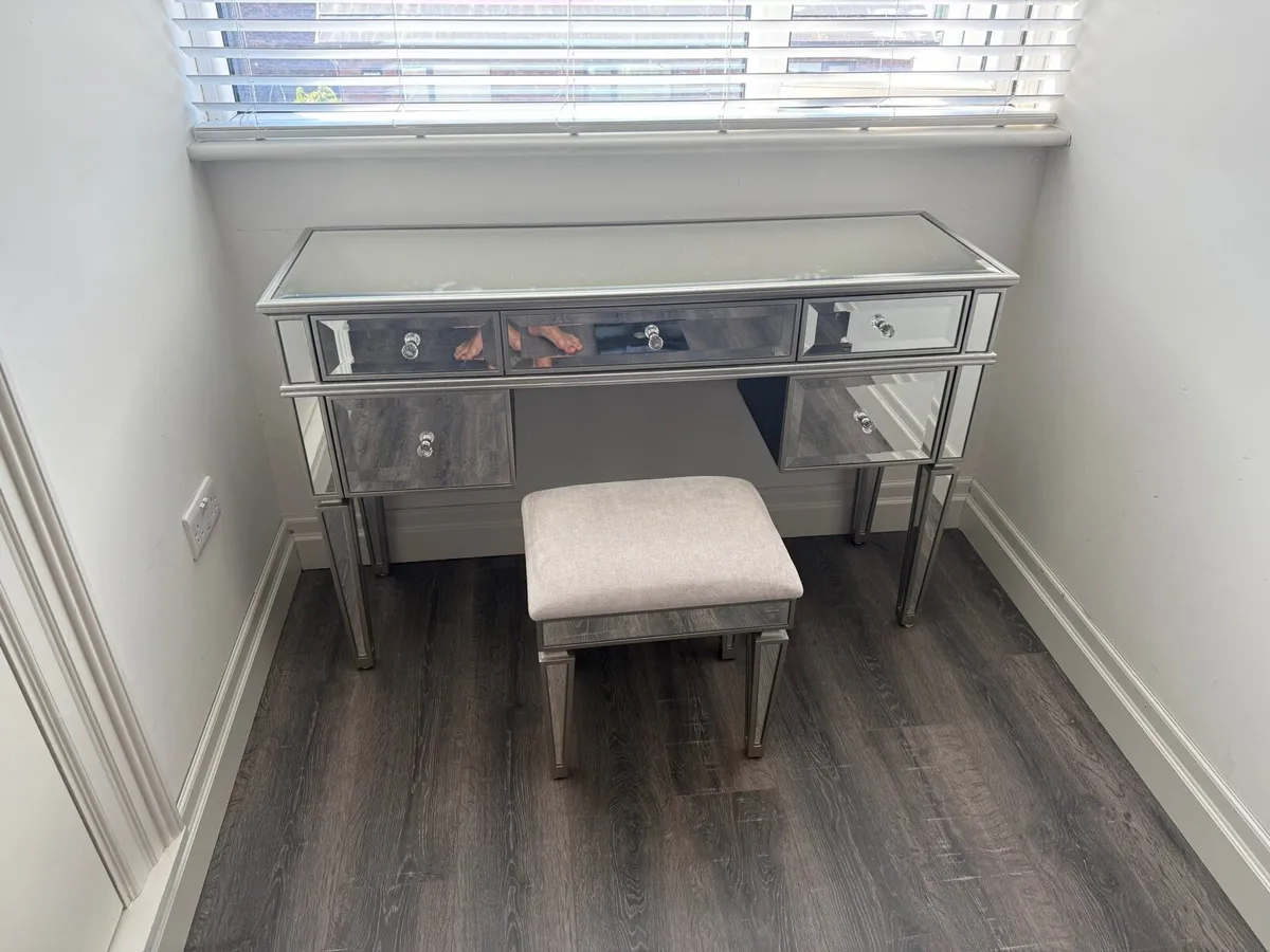 Table with chair - Image 1