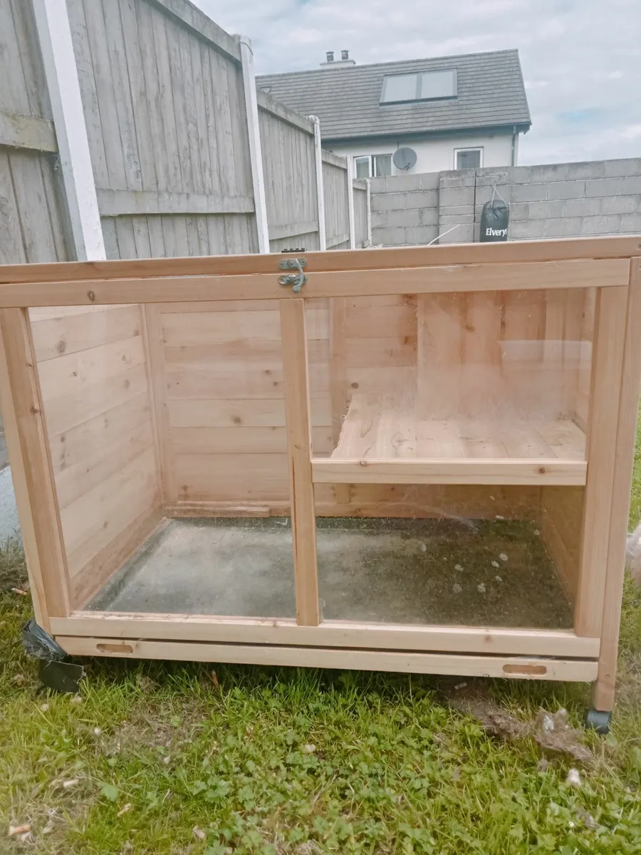 Rabbit hutch - Image 1