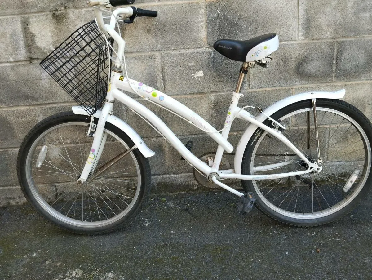 Girls 24inch bike - Image 1