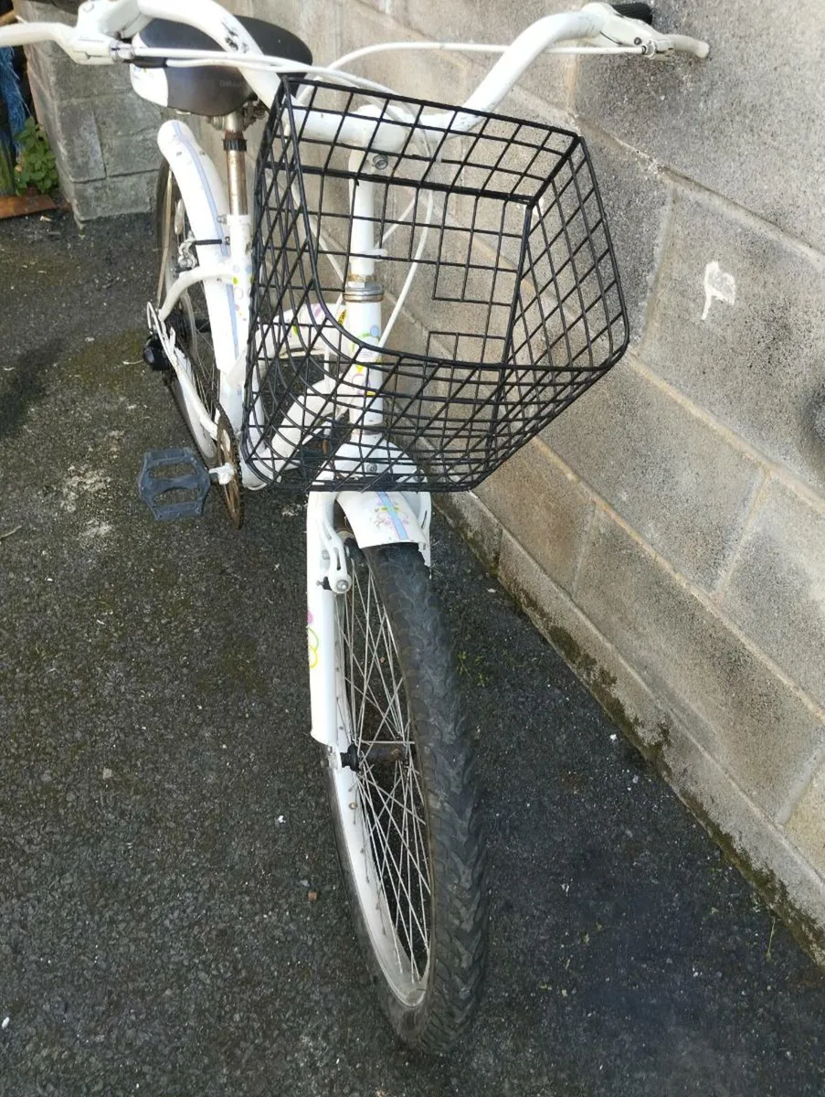 Girls 24inch bike - Image 3