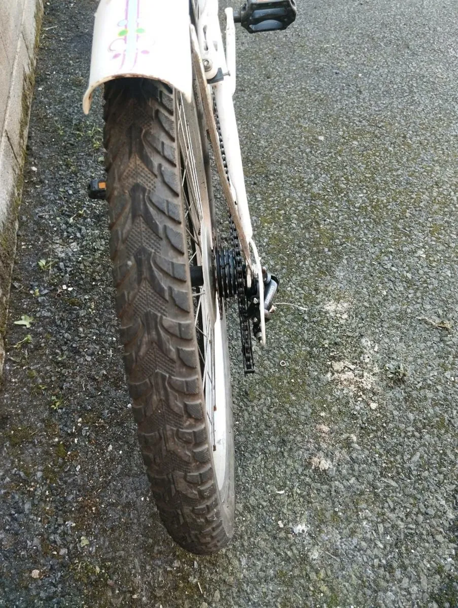 Girls 24inch bike - Image 4
