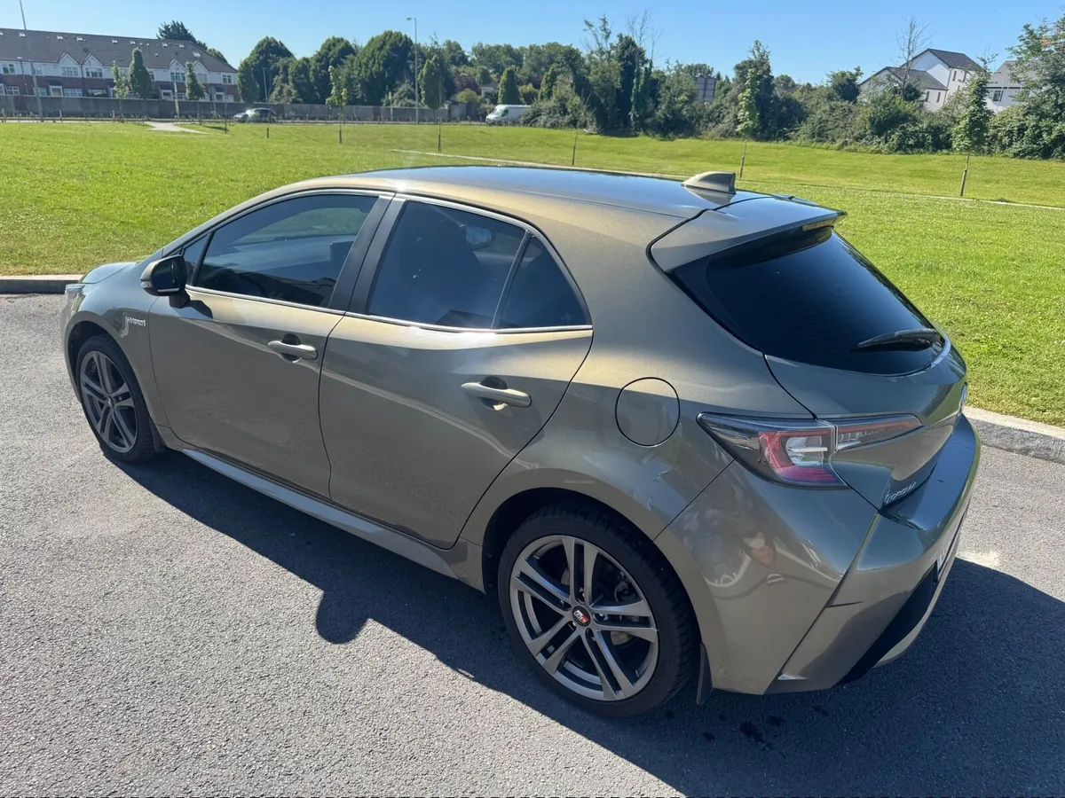 Toyota Corolla Hybrid - Image 2