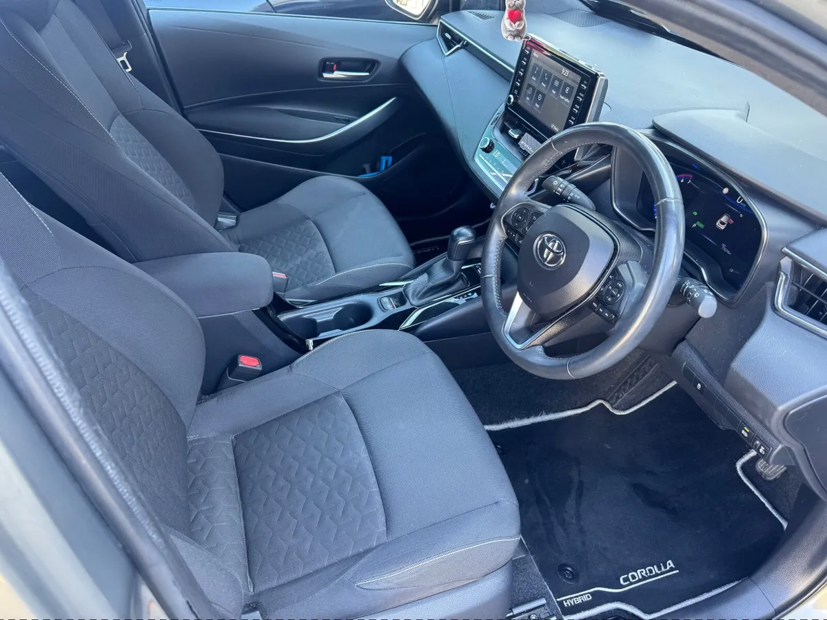 Toyota Corolla Hybrid - Image 4