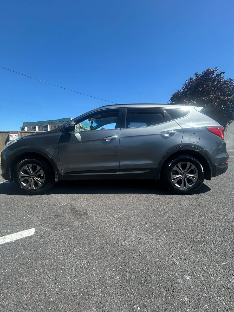 Hyundai Santa Fe 2014 - Image 2
