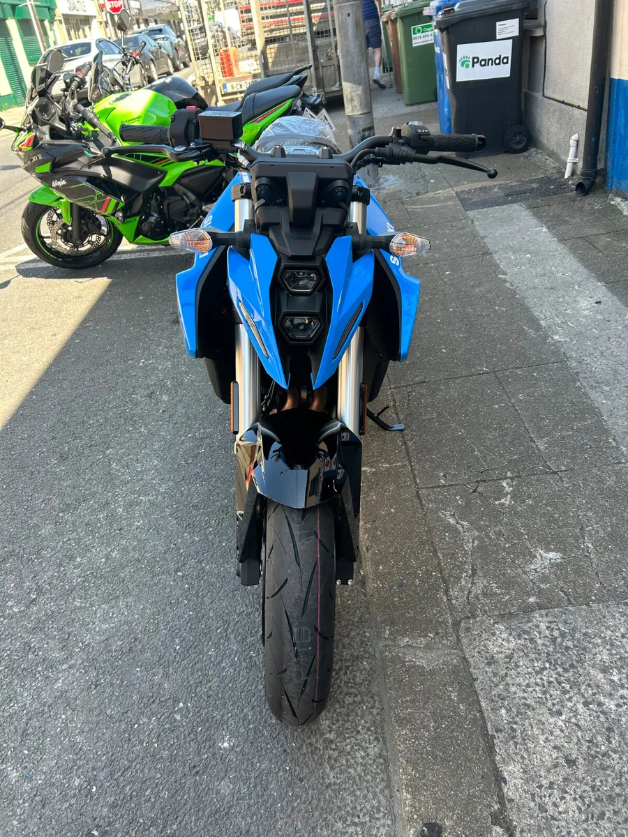 2025 Suzuki GSX-8S *New Colour* - Image 3