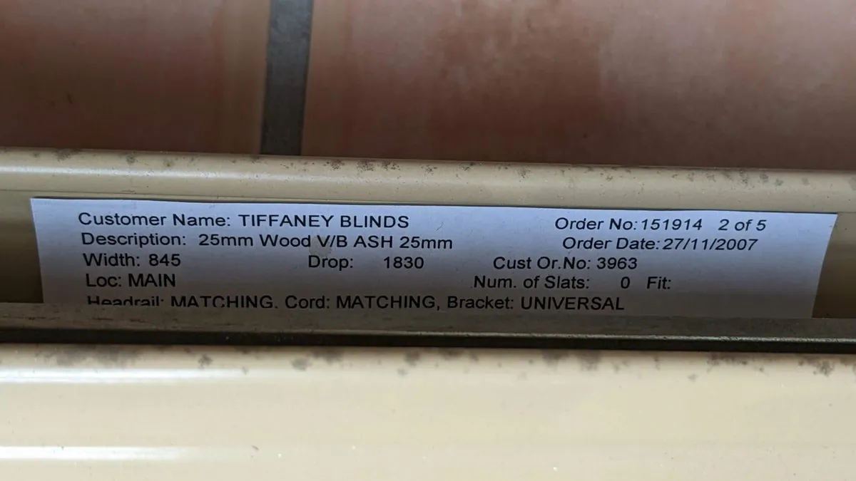 5x wooden venetian blinds, various sizes - Image 3