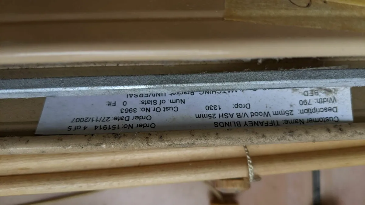 5x wooden venetian blinds, various sizes - Image 4
