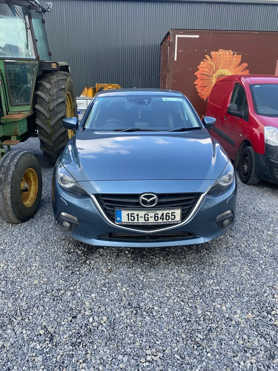 Breaking mazda 3 - Image 1