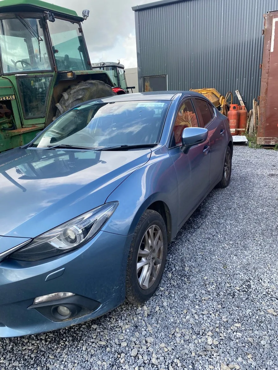 Breaking mazda 3 - Image 2