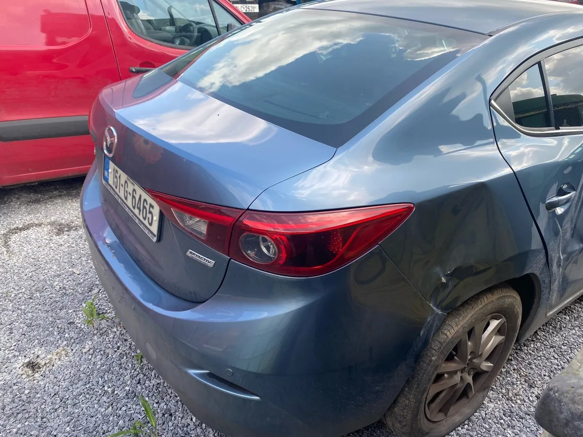 Breaking mazda 3 - Image 3