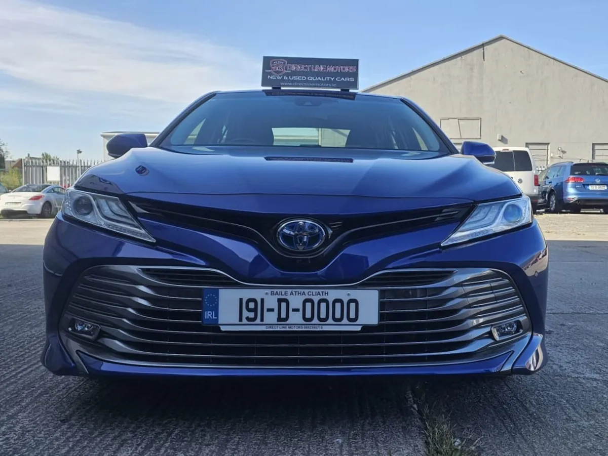 2019 Toyota Camry | Hybrid - Image 3