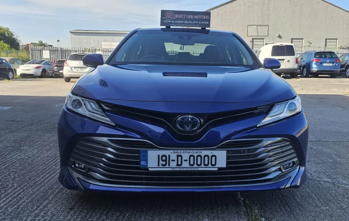 2019 Toyota Camry | Hybrid - Image 4