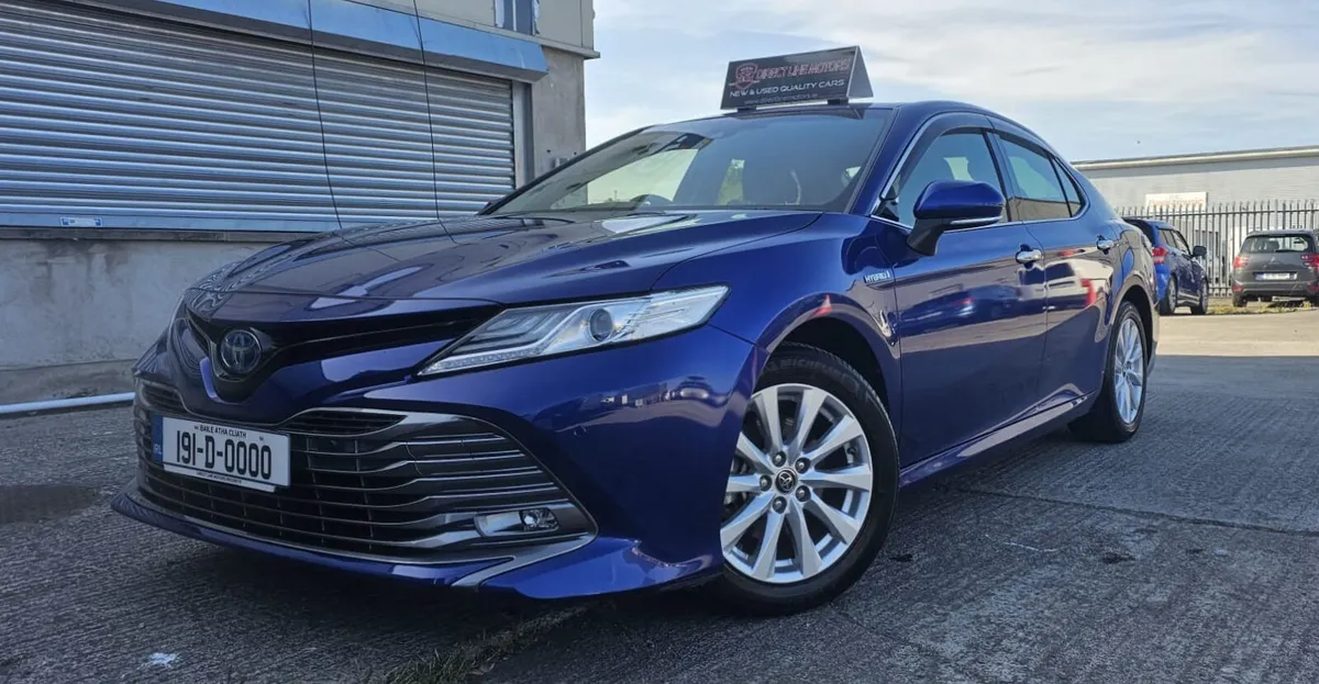 2019 Toyota Camry | Hybrid - Image 2