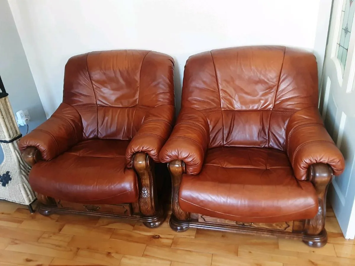 Sofa and chairs - Image 2