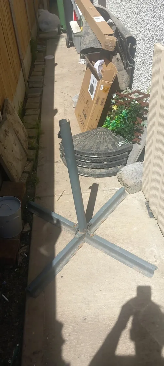 Parasol base with weights - Image 1