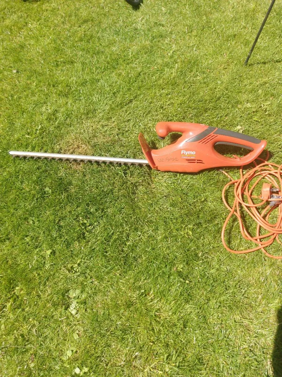 Flymo electric hedge trimmer - Image 1
